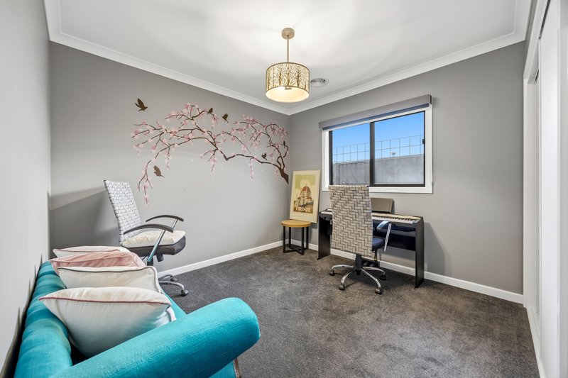 Photo - 16 Mcleod Crescent, Lucas VIC 3350 - Image 21