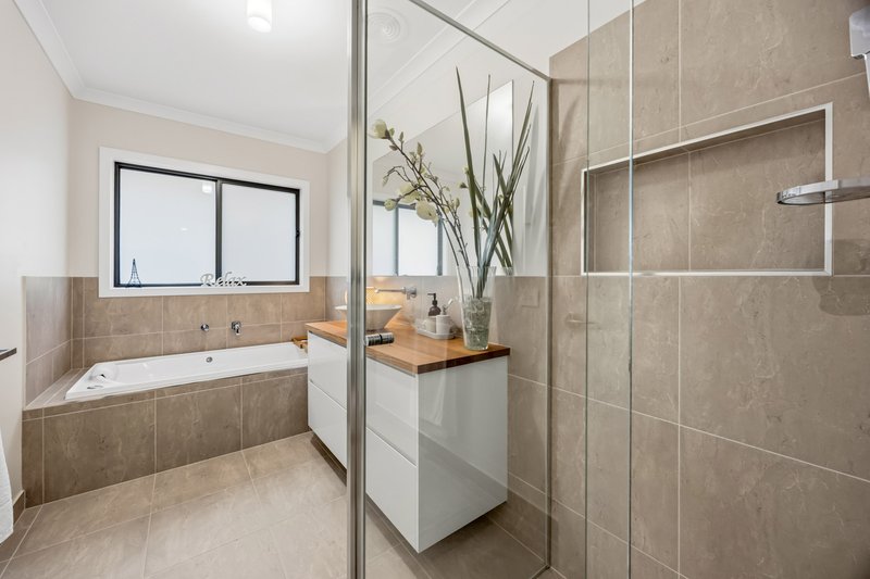 Photo - 16 Mcleod Crescent, Lucas VIC 3350 - Image 22