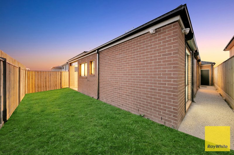 Photo - 16 Meadows Drive, Deanside VIC 3336 - Image 20