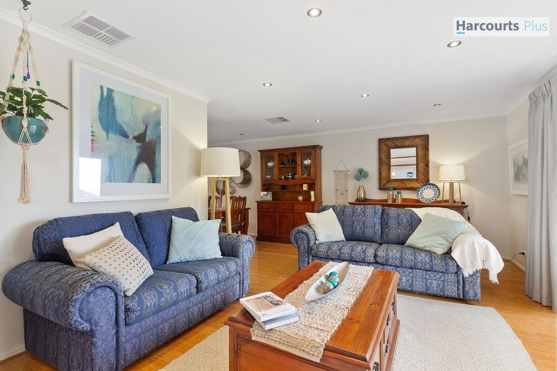 Photo - 16 Medway Street, Hallett Cove SA 5158 - Image 5