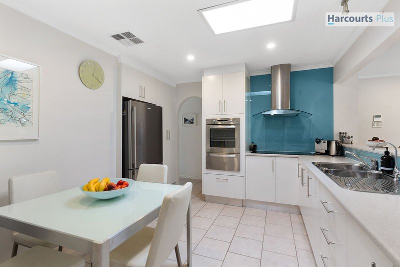 Photo - 16 Medway Street, Hallett Cove SA 5158 - Image 11