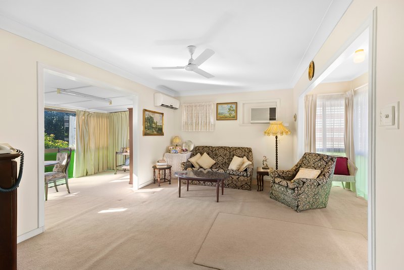 Photo - 16 Megalong Street, Holland Park West QLD 4121 - Image 2