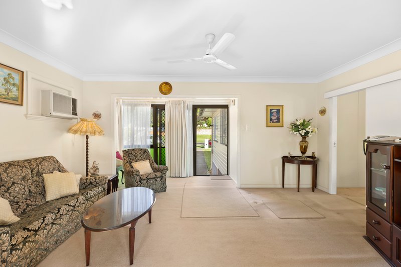 Photo - 16 Megalong Street, Holland Park West QLD 4121 - Image 3