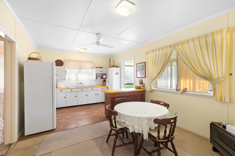 Photo - 16 Megalong Street, Holland Park West QLD 4121 - Image 6