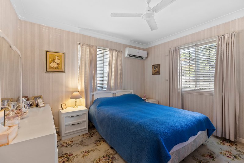 Photo - 16 Megalong Street, Holland Park West QLD 4121 - Image 10