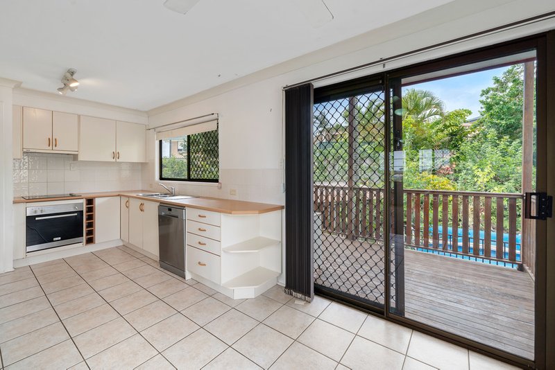 Photo - 16 Melinda Court, Springwood QLD 4127 - Image 9