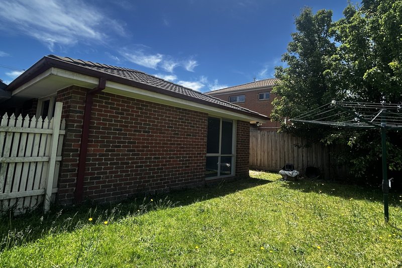 Photo - 16 Meredith Close, Narre Warren South VIC 3805 - Image 10