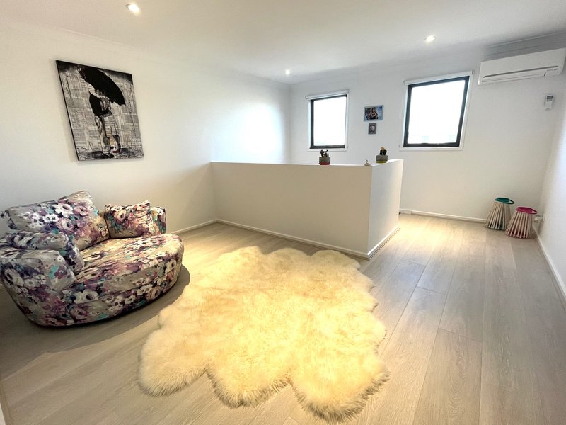 Photo - 16 Meridian Circuit, Berwick VIC 3806 - Image 12