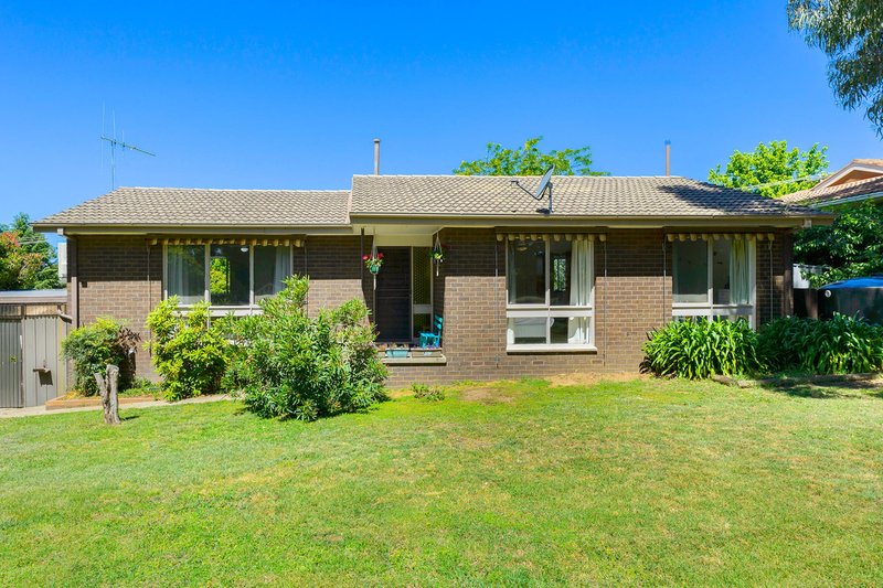 Photo - 16 Meyers Place, Macgregor ACT 2615 - Image 3