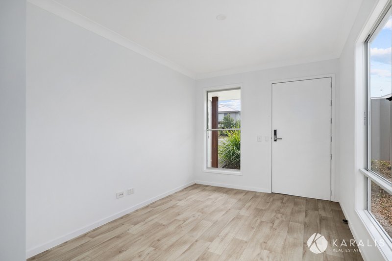 Photo - 16 Mia Street, Flinders View QLD 4305 - Image 5