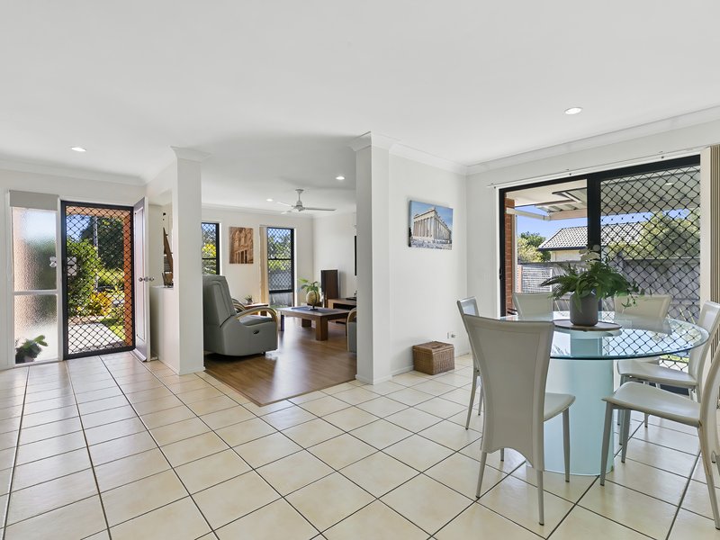 Photo - 16 Middle Cove Court, Sandstone Point QLD 4511 - Image 6