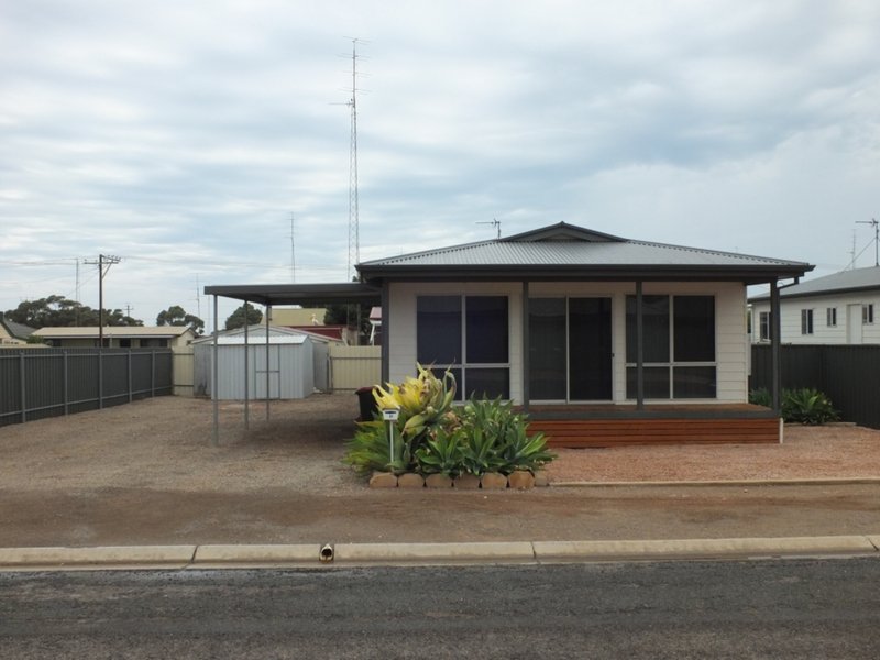 Photo - 16 Millsteed Street, Wallaroo SA 5556 - Image 2