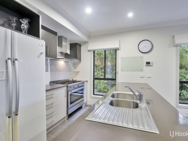 Photo - 16 Mintarra Road, Tarneit VIC 3029 - Image 3