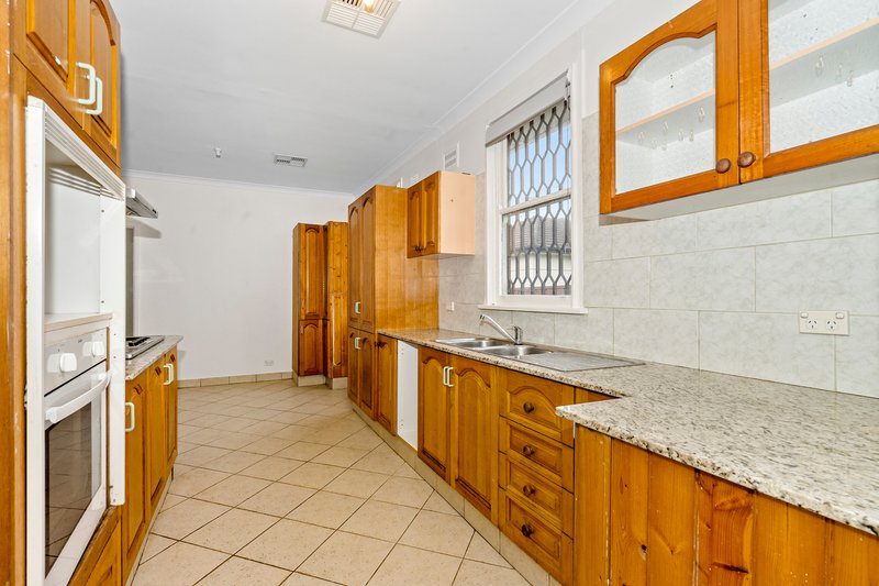 Photo - 16 Moffatt Drive, Lalor Park NSW 2147 - Image 2