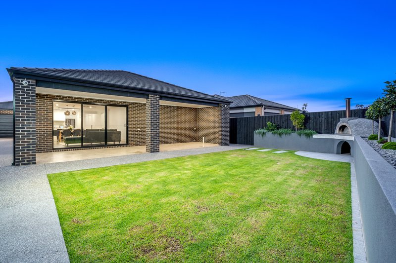 Photo - 16 Monomeath Drive, Mickleham VIC 3064 - Image 27