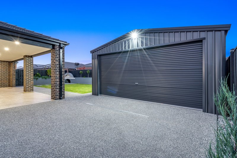 Photo - 16 Monomeath Drive, Mickleham VIC 3064 - Image 29