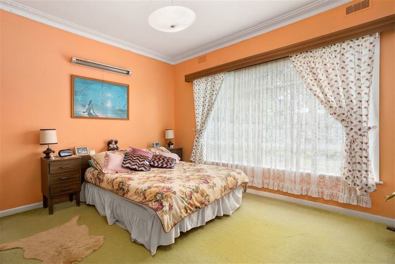 Photo - 16 Monterey Avenue, Glen Waverley VIC 3150 - Image 6