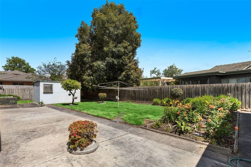 Photo - 16 Monterey Avenue, Glen Waverley VIC 3150 - Image 7