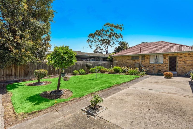 Photo - 16 Monterey Avenue, Glen Waverley VIC 3150 - Image 8