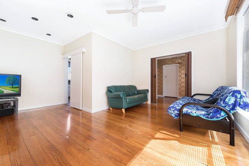 Photo - 16 Monterey Avenue, Glen Waverley VIC 3150 - Image 5