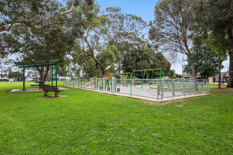 Photo - 16 Montes Square, Riverton WA 6148 - Image 3