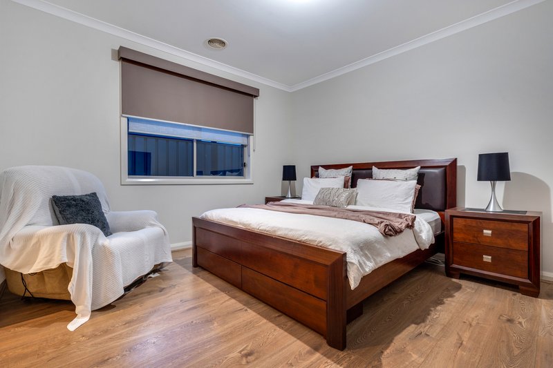 Photo - 16 Montpellier Crescent, Craigieburn VIC 3064 - Image 10