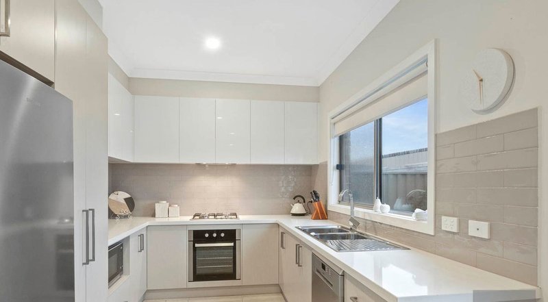 Photo - 16 Moonglow Crescent, Bacchus Marsh VIC 3340 - Image 3