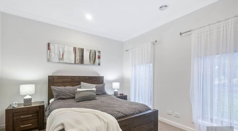 Photo - 16 Moonglow Crescent, Bacchus Marsh VIC 3340 - Image 4
