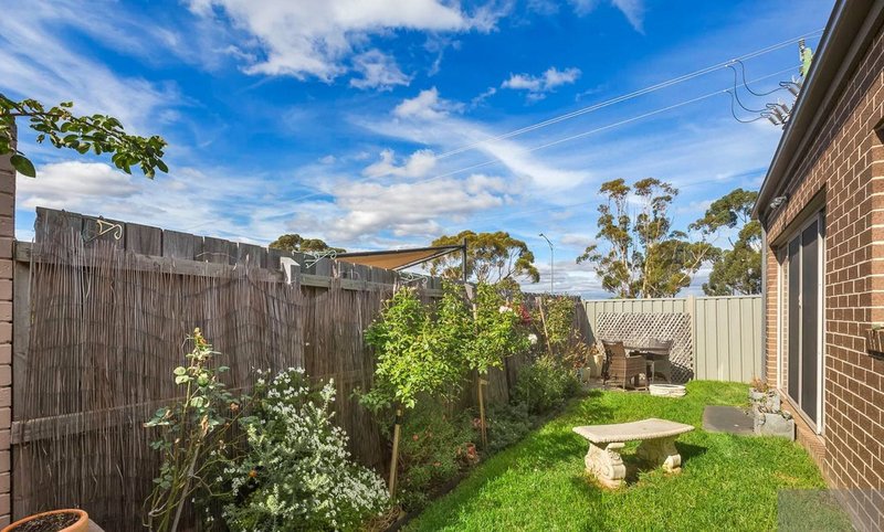 Photo - 16 Moonglow Crescent, Bacchus Marsh VIC 3340 - Image 6
