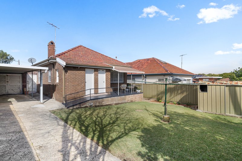 Photo - 16 Moreton Avenue, Kingsgrove NSW 2208 - Image 11