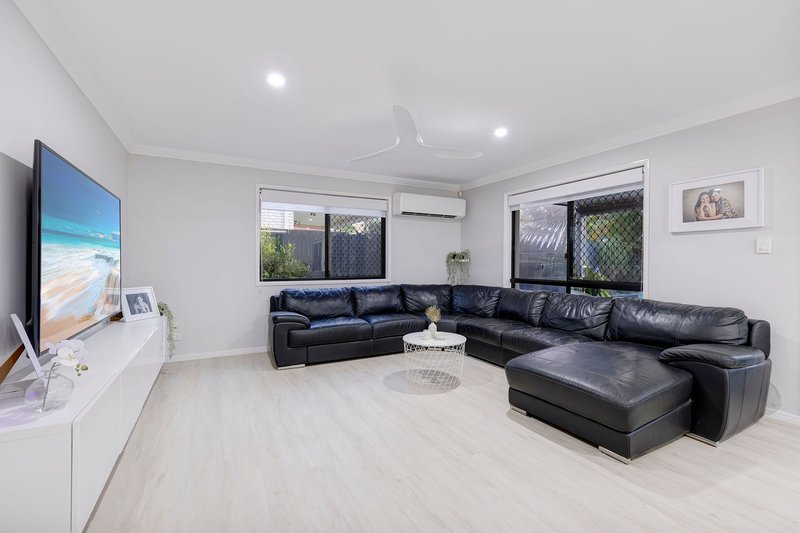 Photo - 16 Morialta Place, Parkinson QLD 4115 - Image 5