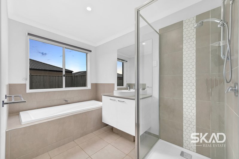 Photo - 16 Mount Eliza Avenue, Wallan VIC 3756 - Image 8