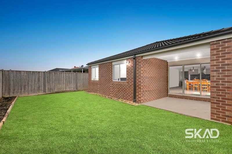 Photo - 16 Mount Eliza Avenue, Wallan VIC 3756 - Image 12