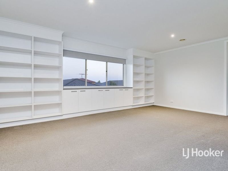 Photo - 16 Mowbray Drive, Point Cook VIC 3030 - Image 6