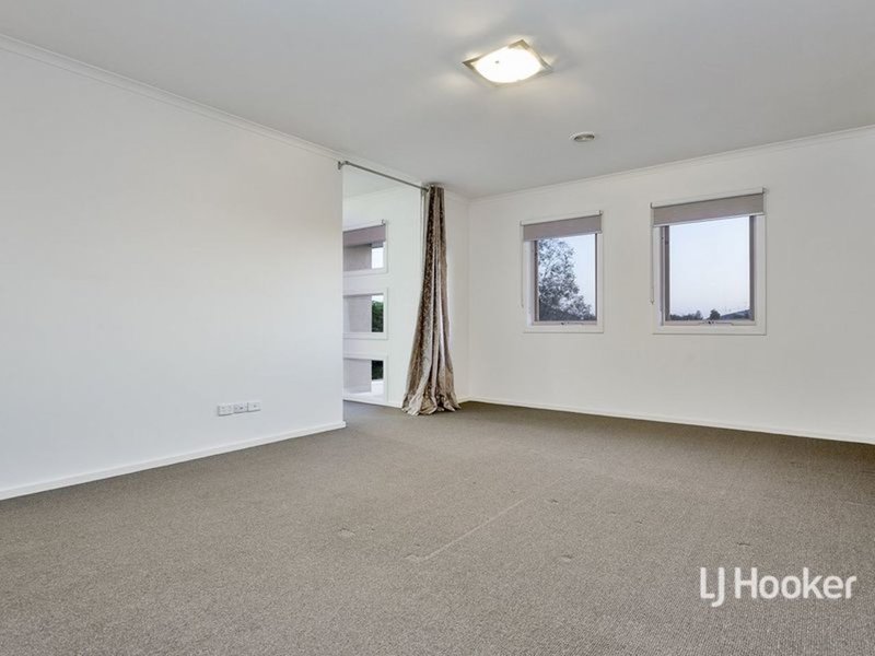 Photo - 16 Mowbray Drive, Point Cook VIC 3030 - Image 10