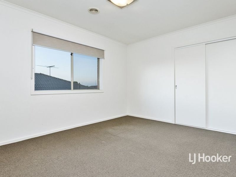 Photo - 16 Mowbray Drive, Point Cook VIC 3030 - Image 12