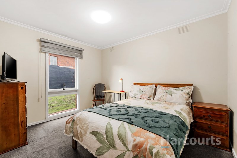 Photo - 16 Mowbray Drive, Wantirna South VIC 3152 - Image 6