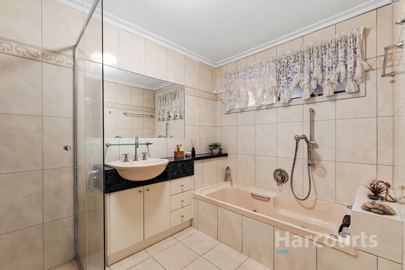 Photo - 16 Mowbray Drive, Wantirna South VIC 3152 - Image 7