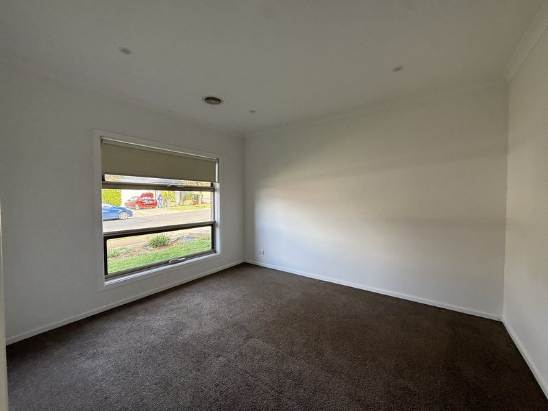 Photo - 16 Muir Way, Mernda VIC 3754 - Image 2