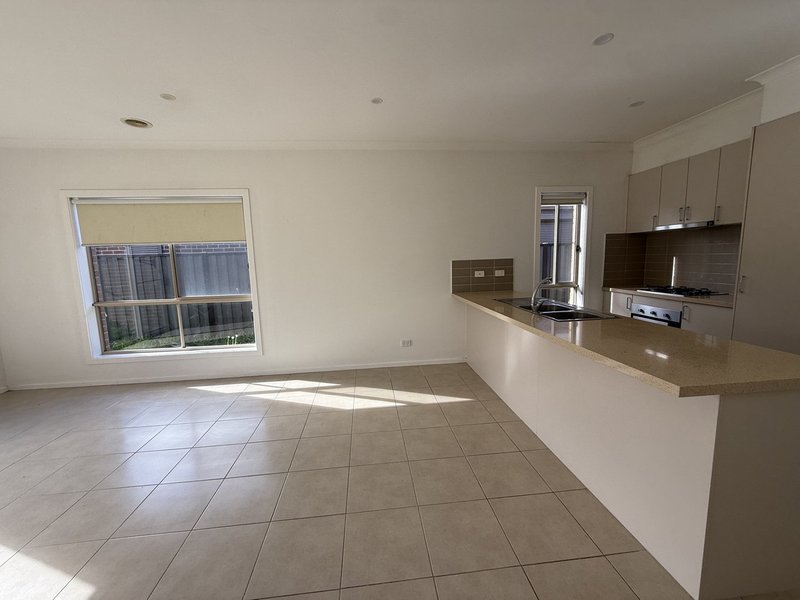 Photo - 16 Muir Way, Mernda VIC 3754 - Image 6