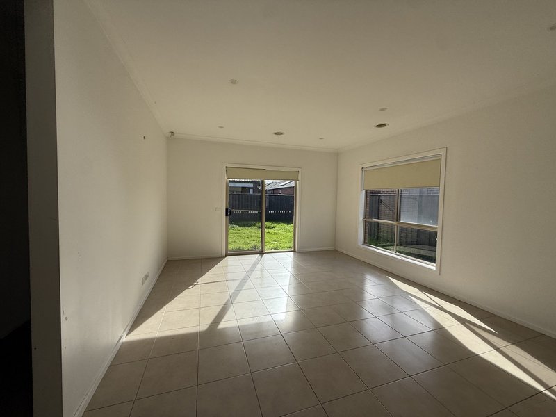 Photo - 16 Muir Way, Mernda VIC 3754 - Image 8