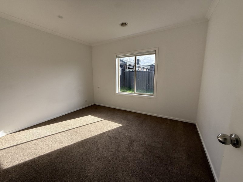 Photo - 16 Muir Way, Mernda VIC 3754 - Image 9
