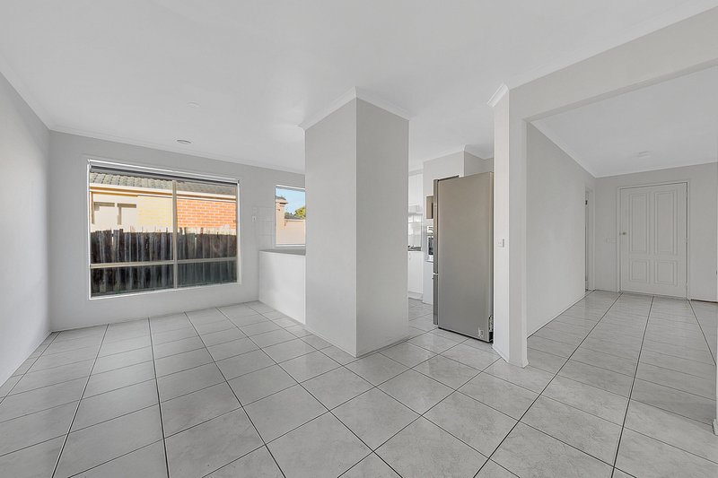 Photo - 16 Murchison Way, Thomastown VIC 3074 - Image 5