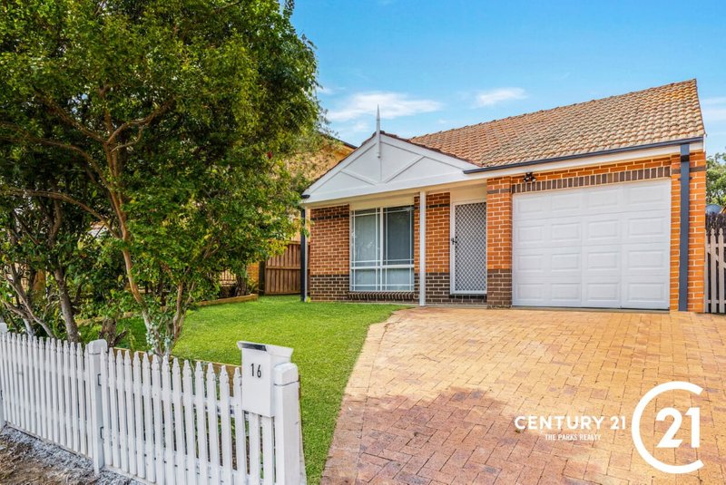 Photo - 16 Murrumbidgee Street, Bossley Park NSW 2176 - Image 2