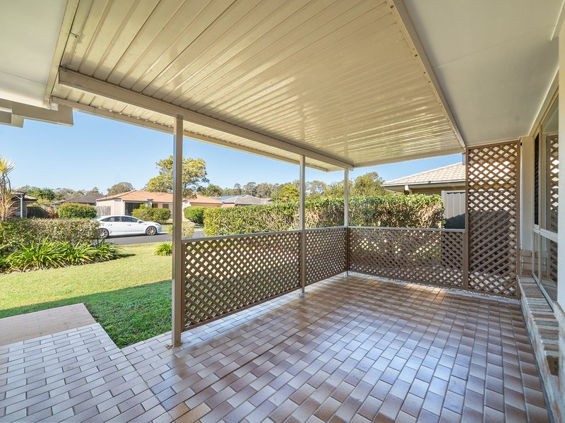 Photo - 16 Myora Place, Sandstone Point QLD 4511 - Image 6