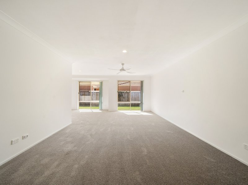 Photo - 16 Myora Place, Sandstone Point QLD 4511 - Image 8