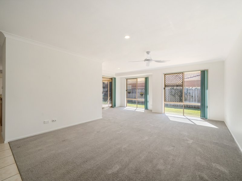 Photo - 16 Myora Place, Sandstone Point QLD 4511 - Image 9
