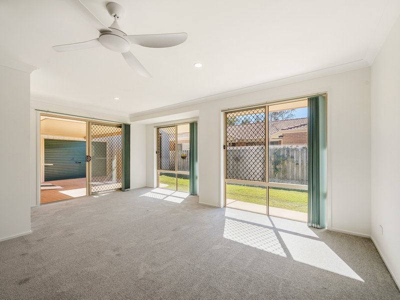 Photo - 16 Myora Place, Sandstone Point QLD 4511 - Image 10