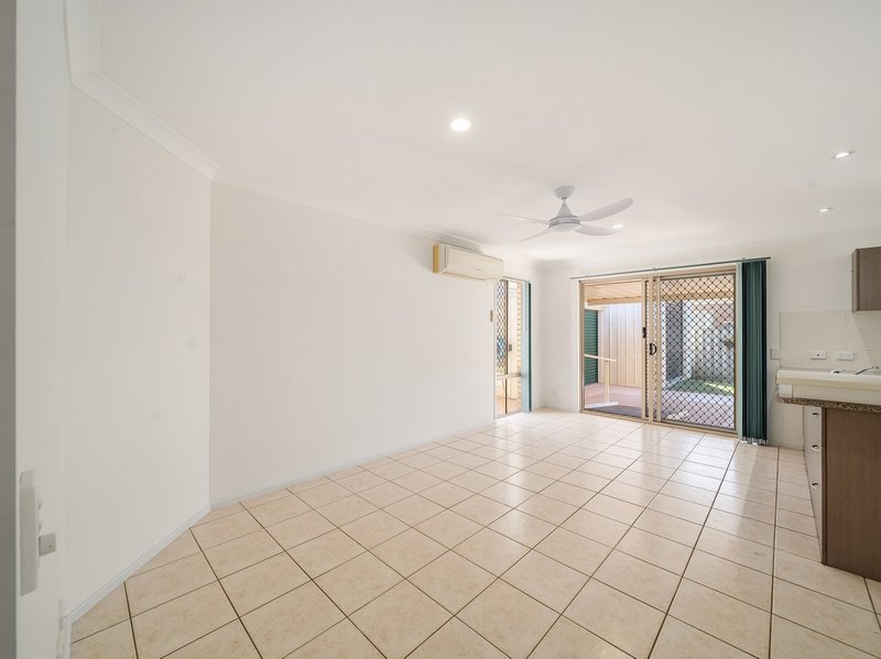 Photo - 16 Myora Place, Sandstone Point QLD 4511 - Image 16