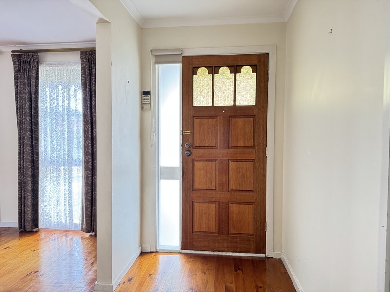 Photo - 16 Nantilla Crescent, Werribee VIC 3030 - Image 2